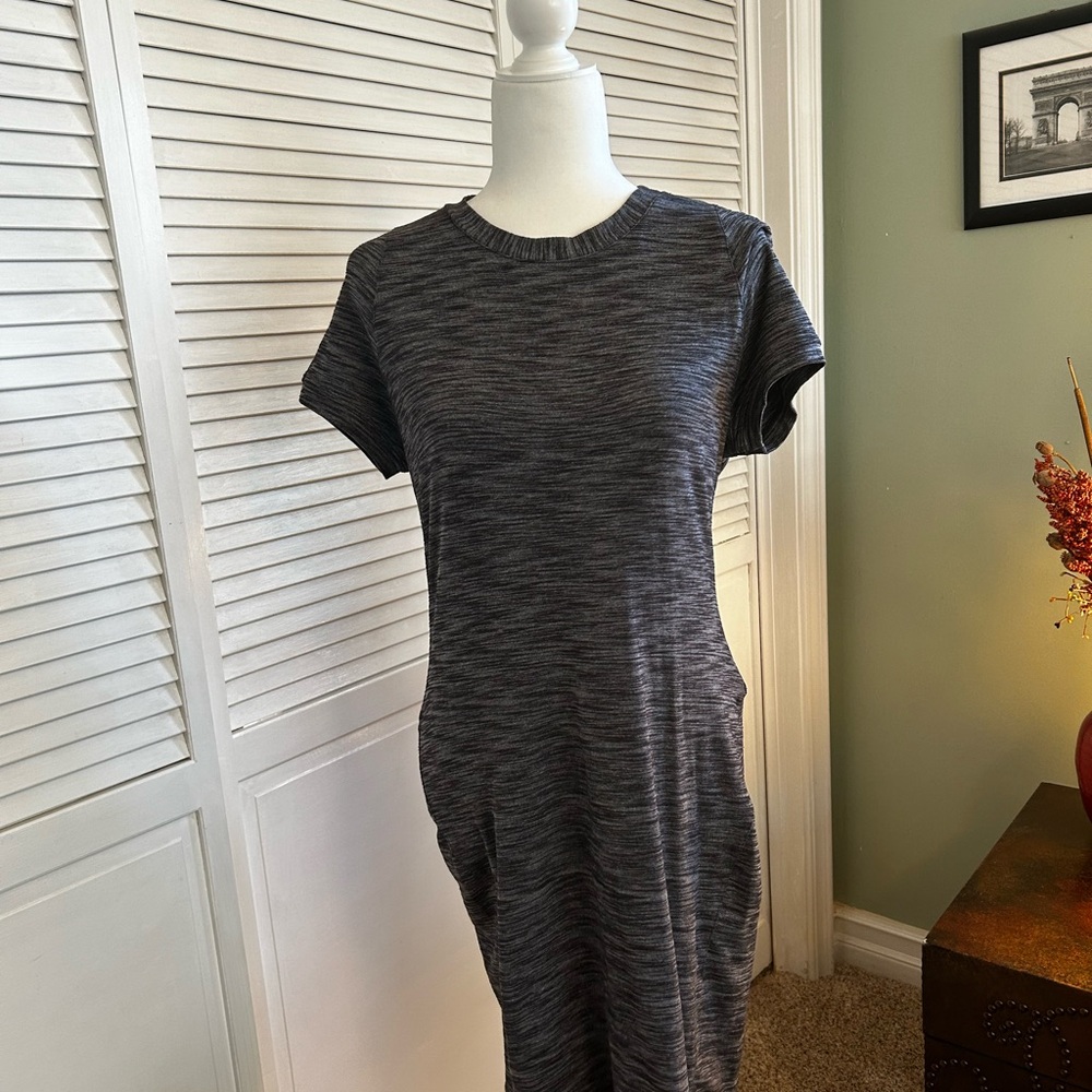 Lululemon light weight dress. Blue gray tones.